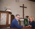 Bild: Dobler
Die beiden evangelischen Christen Stephan Schütz und Maria Borst in der Erlöserkirche von Wernberg-Köblitz. Sie gehören zu einer Vielzahl engagierter Protestanten, die sich am 21. Oktober in Bayern zur Wahl der neuen Kirchenvorstände stellen. Das ist ein Gremium mit weitgehenden Befugnissen in einer evangelisch-lutherischen Kirchenpfarrei.