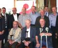 Bild: Hirsch
Der Ortsverband der IG BCE ehrte langjährige Mitglieder. Das Bild zeigt stehend von links: Gewerkschaftssekretärin Iris Schopper, die Bürgermeister Thomas Falter und Harald Bemmerl, Ludwig Plößl, Ludwig Mauerer, Peter Schmalzl, Bezirksleiter Hartmuth Baumann, Georg Köppl und den Vorsitzenden Franz Hauser. Sitzend von links: Alfons Feuerer, Engelbert Hofmann und Xaver Fischer.