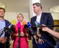 Bild: Matthias Balk/dpa
Ludwig Hartmann, Fraktionsvorsitzender von Bündnis 90/Die Grünen im Bayerischen Landtag (l-r), Katharina Schulze, Fraktionsvorsitzende von Bündnis 90/Die Grünen im Landtag, und Markus Söder (CSU), Ministerpräsident von Bayern.