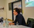 Bild: otj
Im Pfarrheim St. Josef zeigt Christian Jakob auf, wie die EU dort sogar mit weltweit geächteten Despoten und Warlords kooperiert, um die Menschen aus Subsahara gar nicht erst nach Libyen durchkommen zu lassen.