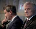 Bild: Michael Kappeler/dpa
Ministerpräsident Markus Söder (links) und der CSU-Parteivorsitzende und Bundesinnenminister Horst Seehofer.