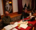 Bild: wro
Vorsitzender Wolfgang Braun (rechts) leitete die Herbstkartellsitzung, bei der stets auch die Termin abgestimmt werden. Mit der Bilanz des Bürgerfestes könne man zufrieden sein, stellte er fest.