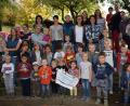 Bild: wku
Das Vorbereitungsteam des Babybasars bringt einen symbolischen Scheck über 600 Euro mit in den Königsteiner Kindergarten.