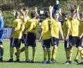 Bild: Hubert Ziegler
Aufmunterndes Abklatschen bei den Spielern des SV Hahnbach vor dem Duell mit ihrem Angstgegner. Die Bezirksliga-Bilanz gegen die DJK Ensdorf: Fünf Unentschieden, vier Niederlage, kein Sieg.