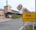 Bild: Gabi Schönberger
Die künftige Brauerei mit Gaststätte in der alten Brennerei am Ortseingang von Pirk hat den Segen der Gemeinderäte.