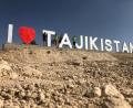 Bild: exb
Ein Ortsschild gibt es nicht - dafür ein "Ich-liebe-Tadschikistan". Das ist natürlich ein beliebtes Bildmotiv für die Tajik-Rally-Fahrer um den Amberger Moritz Termer.