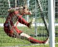 Bild: Hubert Ziegler
Der Sorghofer Thomas Götzl hängt in den Seilen. Zur Saison-Halbzeit ist die Lage im Abstiegskampf eigentlich schon ausssichtlos. Doch genau das macht die Mannschaft für ihre Gegner gefährlich.