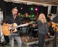 Bild: prh
"Treibhauz" nahmen ihr Publikum beim Konzert des DJK-Fördervereins Fußball mit ihrem Programm "Liada von Wien bis San Francisco - akustisch g'spült" mit auf eine musikalische Zeitreise, die von Österreich über Italien bis nach Amerika führte. Immer wieder gab es begeisternden Applaus für die heervorragende Live-Musik.