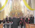 Bild: tu
Der Chor wird beim Konzert in der Pfarrkirche zu einem Klangkörper.