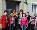 Bild: njn
Die Damen der AsF-Ortsgruppe gratulierten mit Ortsvorsitzender Christine Trenner (fünfte von rechts) Bezirksrätin Brigitte Scharf (dritte von links) zur erfolgreichen Wahl.
