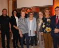 Bild: fphs
Über eine Urkunde freuen sich die Gründungsmitglieder. Das Bild zeigt von links Vorsitzenden Herbert Pscherer, Bürgermeisterin Friederike Sonnemann, Ingrid Wildgans, zweiten Vorsitzenden Olaf Korf (halb verdeckt), Anneliese Heinl, Peter Wildgans, Marita Späth, Brigitte Schraml und Bezirksvorsitzenden Johannes Deppisch.