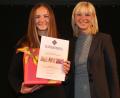 Bild: exb
Zum dritten Mal gewinnt Katharina Baierl den "Superpreis". Nicht viele Ausgezeichnete konnten drei Jahre lang in Folge überzeugen. Kultusstaatssekretärin Carolina Trautner (rechts) überreicht ihr den Preis.