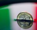 Bild: Patrick Pleul/dpa
Italiens Geld säuft ab: Trotz eines 2,3-Billionen-Euro-schuldenberges greift Roms Populisten-Regierung weiter nach den Sternen.