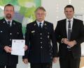 Bild: Hirsch
Landrat Thomas Ebeling (rechts) und Kreisbrandrat Robert Heinfling ernannten Peter Killermann (links) zum neuen Kreisbrandmeister für den Raum Oberviechtach und Winklarn.