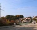 Bild: Gerhard Götz
Die Hochspannungsleitung Ostbayernring verläuft in in Ettmannsdorf nahe an der Wohnbebauung. Das würde sich auf beim Ersatzneubau kaum ändern, beklagen die Anwohner.