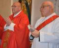 Bild: jr
Pfarrer Richard Meier (Mitte) führte am Donnerstag den Gebetstag um die Seligsprechung von Therese Neumann an. Mit am Altar standen Pfarrseelsorger Pater Benedikt Leitmayr (links) und Pater Karl Pemsl.