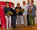 Bild: wbe
Blumen für die ausscheidenden Vorstandsmitglieder (von links): Birgit Forster-Rösel (Zweite Vorsitzende), Rosi Spies, Morena Frieser, Elke Geck-Neidl (Erste Vorsitzende), Schulleiter Steffen Weber und Tanja Schleicher.