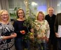Bild: le
Der Obst- und Gartenbauverein begrüßt das 200. Mitglied und ehrt langjährige Mitglieder.
Von links: Vorsitzende Rita Rosner, Verena Beege, stellvertretende Bezirksvorsitzende Rosa Prell, stellvertretender Kreisvorsitzender Herbert Wolf, Werner Löw und Ausschussmitglied Dietmar Kledtke. Stefan Würner und Berta Weig waren verhindert.