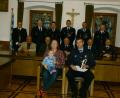 Bild: rn
Im Kreis der Gratulanten: Vertreter von Kommune, Kreis, Stadtverband, örtlicher und Landkreisfeuerwehr danken Matthias Dunzer (vorne, mit Frau Silvia und Tochter Viktoria) für 25 Jahre aktiven Dienst als Brandschützer.