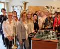 Bild: le
Frauenbund und Posaunenchor freuen sich über den Kicker im evangelischen Gemeindehaus.