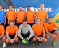 Bild: grm
Sie sind neuer Baden-Württembergischer Meister und kommen aus Bayern: Adolf Mutzbauer, Lukas Woldrich, Julian Müssig, Felix Fritsch, Generro Shields (vorne, von links) sowie Trainer Thomas Malzer, Thomas Braun, Andy Rentsch, Alfons Thoma und Arber Zarbelli (hinten, von links).