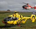 Bild: gf
Neben der AS 30 landen zwei Rettungshubschrauber: Christoph 20 aus Bayreuth (vorne) und Christoph 80 aus Weiden (im Anflug).