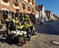 Bild: ga
Bei strahlendem Sonnenschein konnten die Unterauerbacher Feuerwehrleute beim Leistungsmarsch teilnehmen und vor dem Rathaus im Stadtzentrum des mittelfränkischen Windsbach einen Zwischenstopp machen. Die Teilnehmer waren Simon Grabinger, Tobias Kiener, Siegfried Held, Franz Grabinger, Andreas Pusch, Norbert Lehner, Anton Grabinger und Jonas Grabinger