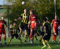 Bild: ham
Die Neunburger (rote Trikots/hier im Spiel gegen Weidenthal) werden sich am Sonntag mächtig strecken müssen, um im Derby gegen den SC Kleinwinklarn nicht leer auszugehen.