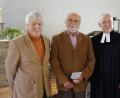 Bild: weu
Seit 45 Jahren bereichert Karl Völkel (Mitte) die Gottesdienste der evangelischen Kirchengemeinde Oberviechtach/Schönsee mit seinem Orgelspiel. Pfarrer Norbert Schlinke und Vertrauensmann Udo Weiß gratulierten zu seinem Jubiläum.