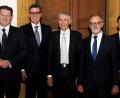 Bild: Stephan Huber
Sie feiern in Amberg gemeinsam 175 Jahre Industrie- und Handelskammer Regensburg für Oberpfalz und Kelheim: Hauptgeschäftsführer Jürgen Helmes, Präsident Michael Matt, Gremiumsvorsitzender Rolf Pfeiffer, Geschäftsstellenleiter Johann Schmalzl und sein Nachfolger Bernhard Reif (von links).