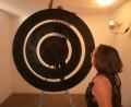 Bild: Karl Stumpfi
Die Universumscheibe von Andrea Thema. Dieses und weitere Kunstwerke sind am Wochenende noch einmal im Kunstquartier und in der Schwarzachtalhalle zu sehen.