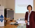 Bild: Thomas Dobler
Dr. Sylvia Schroll-Machl sprach auf Einladung der IHK über interkulturelle Kompetenz. Als ausgewiesene Expertin erläuterte
sie auf unterhaltsame Art die Kulturwelt der Zuwanderer.
