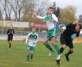 Bild: Rudi Gebert
Keine Tore fielen am Samstag in der Landesliga-Partie SV Mitterteich gegen FC Herzogenaurach. Das Bild zeigt David Dobras im Zweikampf mit Gästespieler Kevin Rockwell (rechts).
