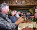 Bild: fla
Süffige Weine, leckeres Essen, gute Gespräche - das 8. Weinfest der SG Bayerntreu Lennesreith ist ein voller Erfolg.