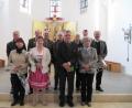Bild: exb
Die Ehejubilare vor dem Altar in St. Pankratius.