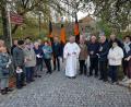Bild: hir
Die Kolpingsfamilien aus dem Bezirksverband Schwandorf feierten zusammen mit Bezirkspräses Hannes Lorenz (Mitte) rund um die Nabburger Altstadt mit einem eindrucksvollen Stationengottesdienst den Weltgebetstag und stellten dabei die Schöpfung in den Mittelpunkt.