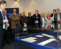 Bild: Stephan Huber
Großes Interesse für ein wichtiges Thema. Die Eröffnung der Ausstellung „Menschen im Krieg. Die Oberpfalz 1618 bis 1648“ lockt zahlreiche Besucher ins Staatsarchiv an der Archivstraße. Links im Bild: Till Strobel.