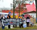 Bild: Stephan Huber
Trotz des Dauerregens demonstrieren die Tierschutz-Aktivisten am Sonntag mit Plakaten und Transparenten vor dem Dultplatz.