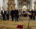 Bild: hbl
Schlussapplaus für Tobias und Hubert Rupprecht, Raphael Ernst, Peter Ermer und das Orchester Pfreimd.