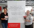 Bild: exb
Die Beauftragte für Chancengleichheit des Jobcenters Amberg-Sulzbach, Tanja Plach (links) und die Beauftragte für Chancengleichheit der Agentur für Arbeit, Dorothea Seitz-Dobler (rechts) freuen sich auf viele interessierte Besucherinnen.