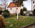 Bild: Thomas Dobler
Fast jede zweite Stimme fiel bei der Abstimmung über die möglichen Projekte des Bürgerhaushalts 2019 auf eine Maßnahme im Ortsteil Neukirchen. Dort soll beim Kriegerdenkmal eine Ruhebank um den Baum errichtet werden.