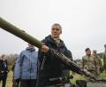 Bild: Gorm Kallestad/NTB scanpix/dpa
Jens Stoltenberg, NATO-Generalsekretär, während seines Besuchs der NATO-Übung Trident Juncture. Im Rahmen der Übung werden rund 50.000 Soldaten aus den 29 Nato-Staaten sowie aus Finnland und Schweden erwartet.