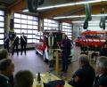 Bild: kgg
Segnung des neuen Mannschaftstransportwagens der Freiwilligen Feuerwehr Waldsassen mit Diakon Fritz Lieb und Pfarrvikar Markus Hochheimer.