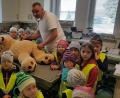 Bild: gi
Besorgt verfolgten die Kinder die Behandlung der Tiere durch den Arzt und waren froh, dass sie nicht operiert werden mussten.
