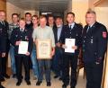 Bild: boj
Die Ehrung verdienter Mitglieder der Feuerwehr Niedermurach war für alle ein Grund zur Freude. Von links: Kreisbrandmeister Christian Weinfurtner, Kommandant Gerhard Fleck, Stephan Böhm, Sandro Kramer, David Niederalt, Martin Prey jun., Ehrenmitglied Konrad Fröhler, Bürgermeister Martin Prey, Altbürgermeister Rainer Eiser, Markus Lingl und Vorsitzender Reinhard Höhbauer.