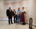 Bild: enz
Seit 25 Jahren kommt Bernd Pfeffer (Zweiter von rechts) aus Haßloch nach Neualbenreuth. Für seine Treue dankten ihm Bürgermeister Klaus Meyer, Geschäftsführer Ernst Schöppl sowie Juliane Holub vom Adamhof (von links).