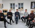 Bild: exb
Nach dem Gottesdienst berichtet Monsignore Wolfgang Huber (zweiter von links) im Pfarrheim noch über Ziele und Aufgaben von „missio“ sowie über seine Tätigkeiten, die ihn in die verschiedensten Kontinente führen.