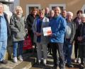 Bild: sön
Vor dem Chinesenbrunnen in Dietfurt: Die SPD-ler mit Ortsvorsitzendem Hans Ram und Dietfurts Bürgermeisterin Carolin Braun (vorne Dritter und Vierte von rechts).