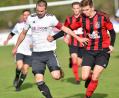 Bild: A. Schwarzmeier
Kapitän Johannes Renner (links, Szene aus der Partie gegen Paulsdorf) gelang im Hinspiel gegen Inter Bergsteig Amberg das Tor des Tages. Darauf hofft die SV Grafenwöhr auch im Rückspiel am Sonntag im heimischen Sportpark.