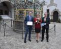 Bild: gjb
Der Bauhistoriker Michal Panáček, Marcela Brabačová und David Otáhal vom Nationalen Denkmalsinstitut im Hof der Burg Jindřichův Hradec (Neuhaus).